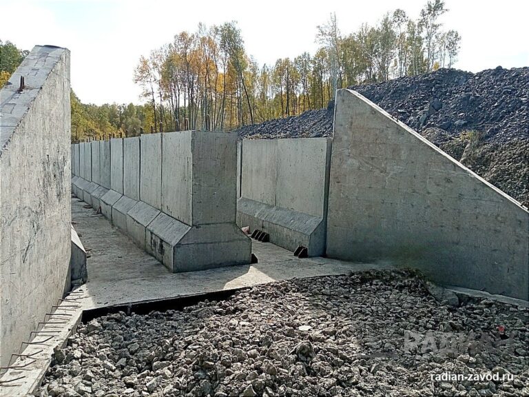 Откосные стенки и блоки сооружения