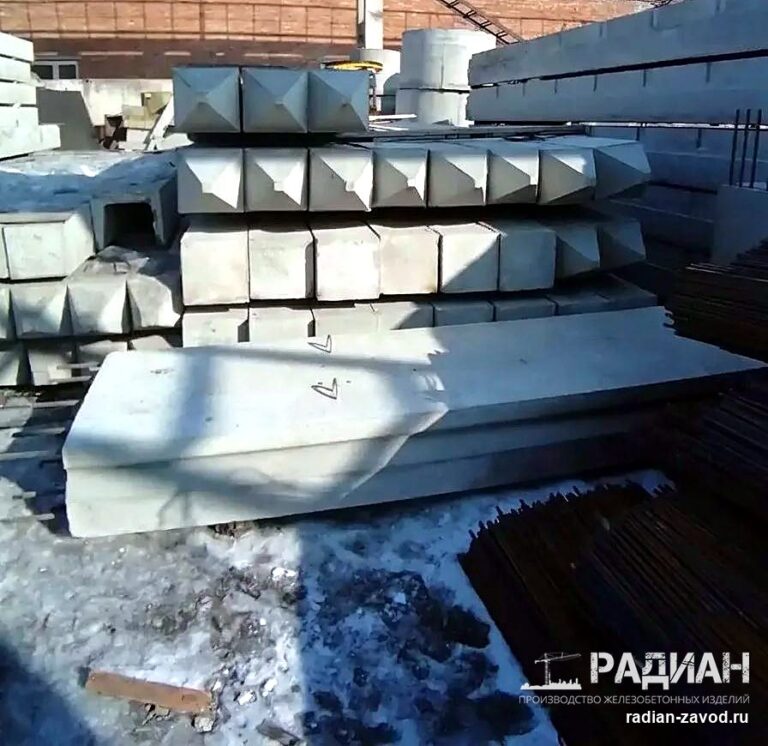 Сваи ЖБИ на складе завода Радиан